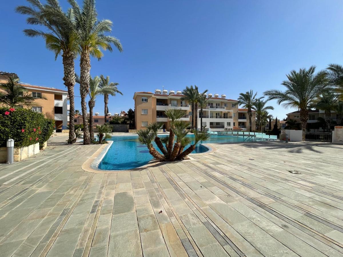 Iris Village Grand Apartment Paphos Exterior photo